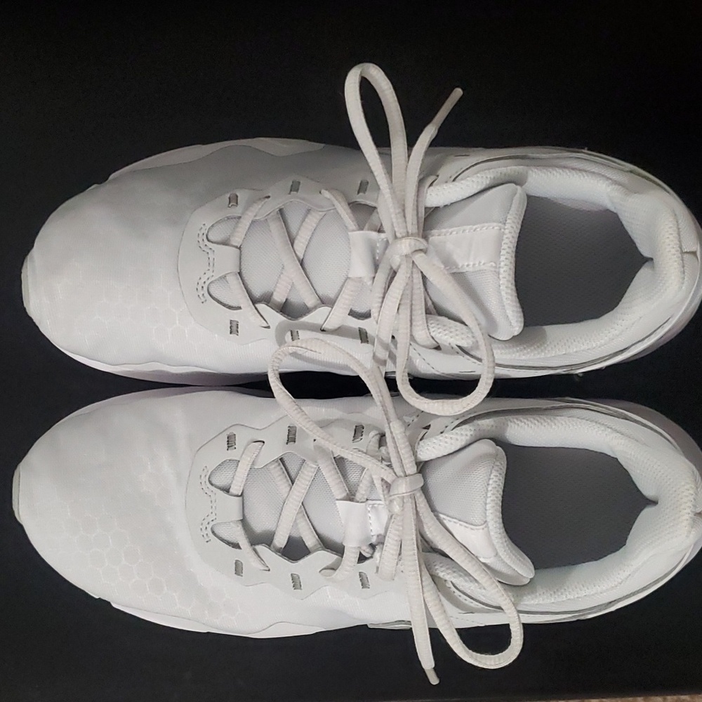 Women's Nike Tennis shoe